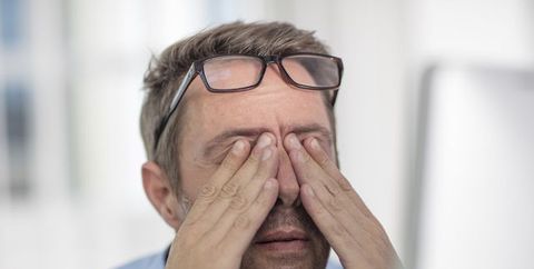 目の下がピクピクとする原因と改善法 眼瞼ミオキミアと眼瞼痙攣の違い