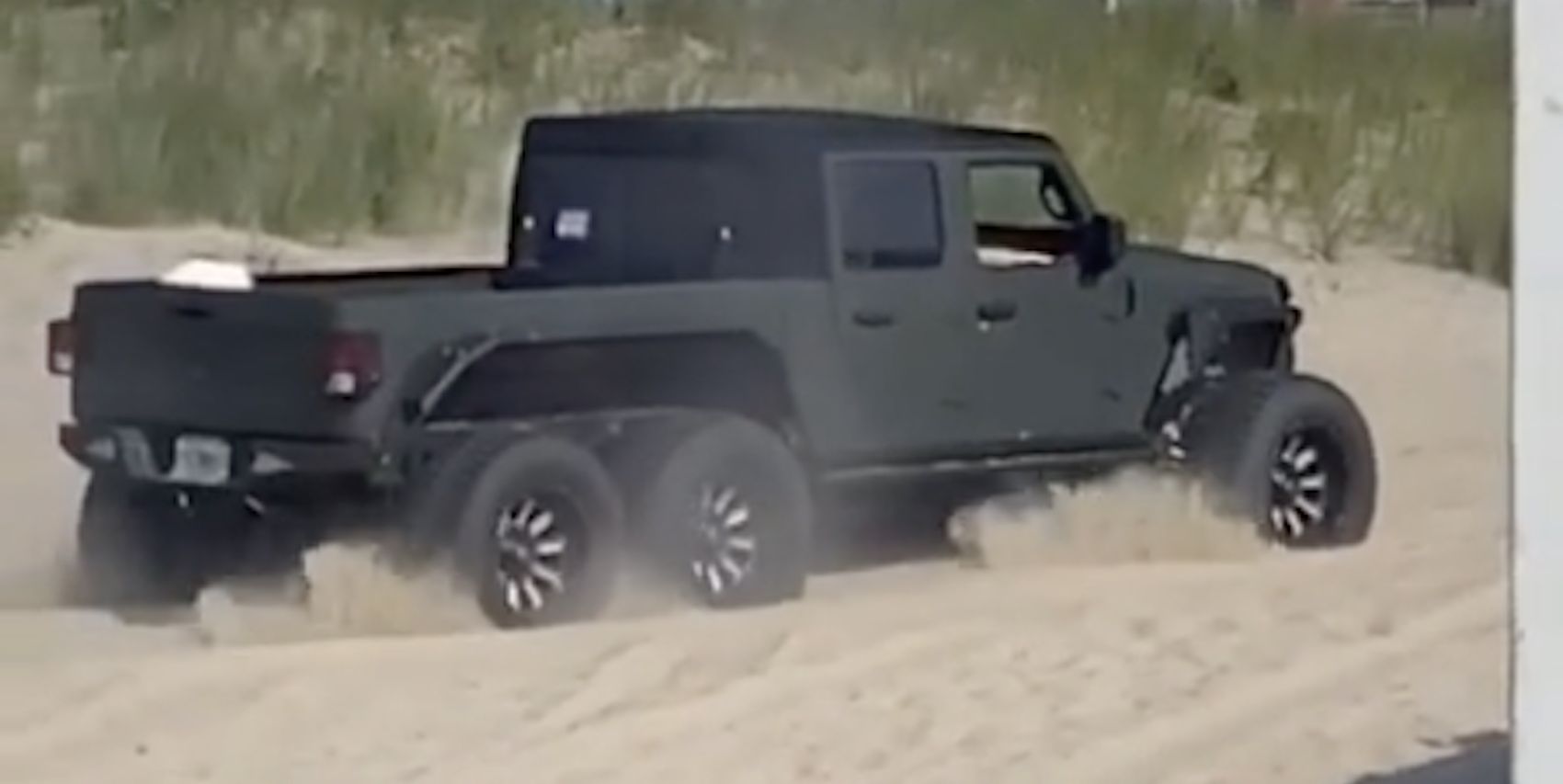Watch This Jeep Gladiator 6x6 Struggle to Get Off a Hamptons Beach
