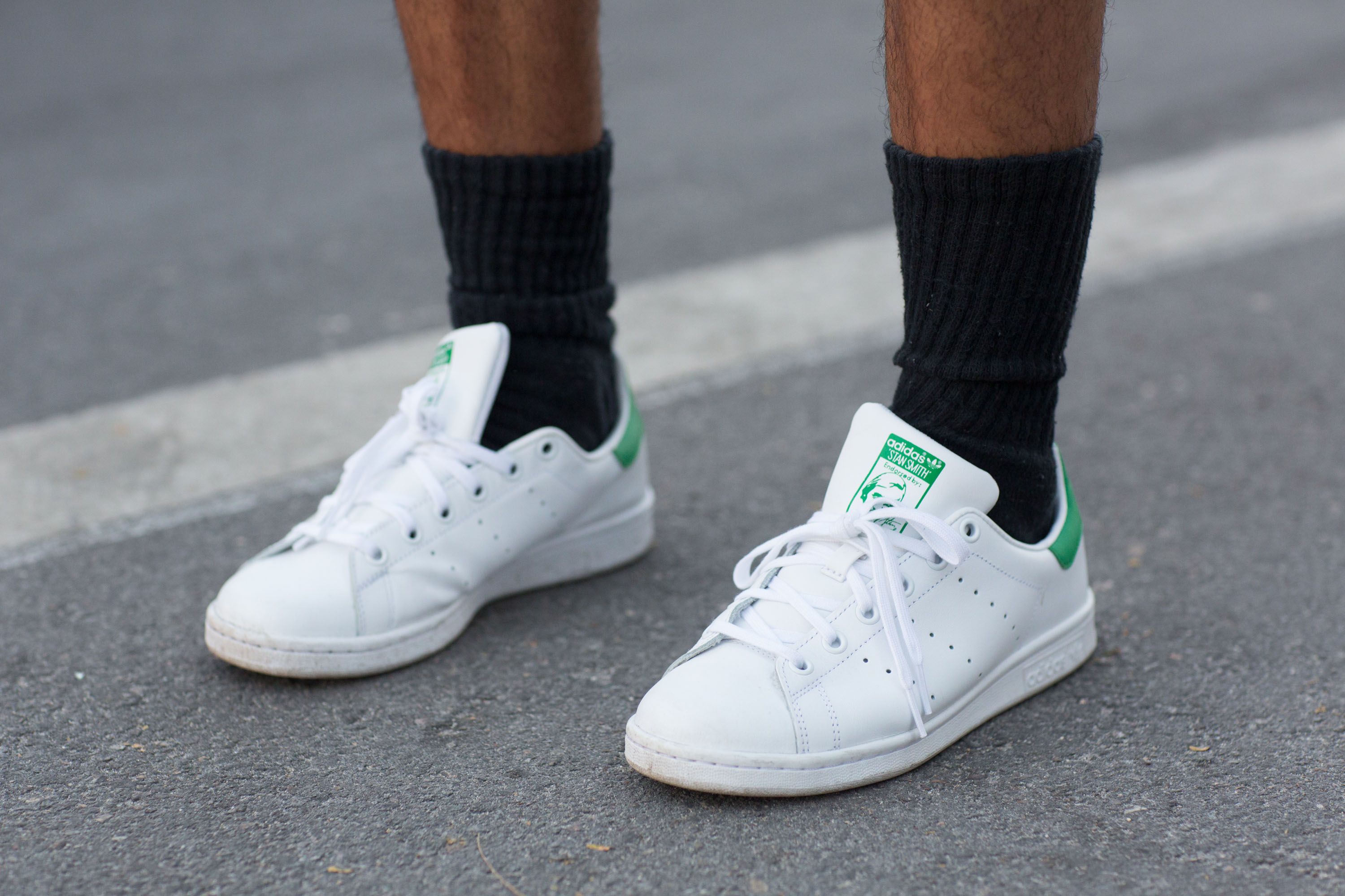 Stan Smith, la blanca más vendida, de rebajas