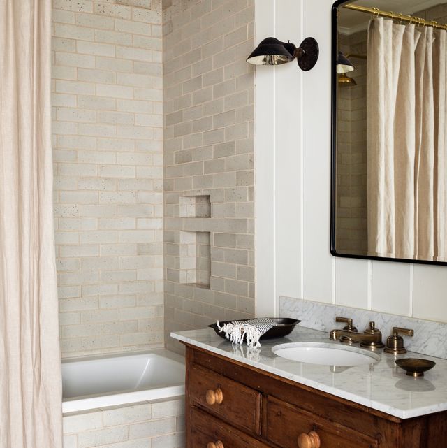 15 Best Subway Tile Bathroom Designs In 2020 Subway Tile