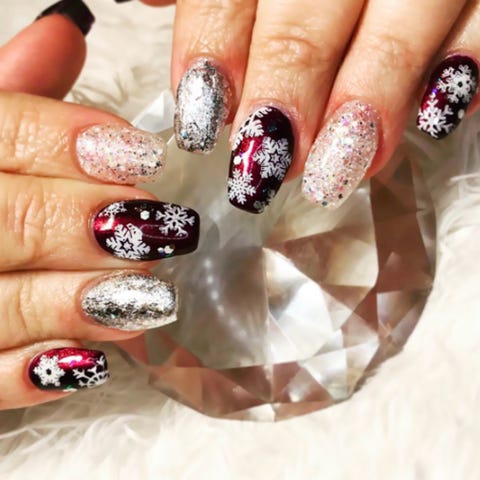 9 Cute Snowflake Nail Designs –Snowflake Nail Art Ideas for a Winter ...