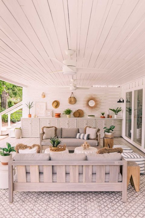 covered patio painted white with patio furniture