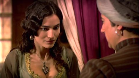 ﻿la joven búlgara logró acercarse al sultán, quien, encantado con ella, le cambió el nombre sin sospechar cuales son sus verdaderas intenciones