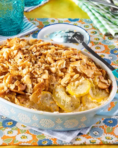 squash casserole with yellow squash and crackers