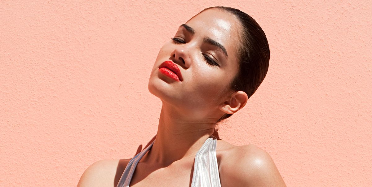 The 12 Best Powder Sunscreens for People Who Hate Thick, Goopy SPF