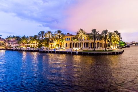 Sunset at Fort Lauderdale canals. Luxury yachts in Las Olas Boulevard, Florida, USA