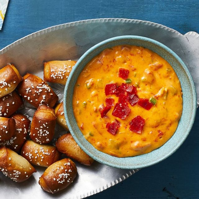 super bowl snacks pepperoni queso with pretzel nuggets