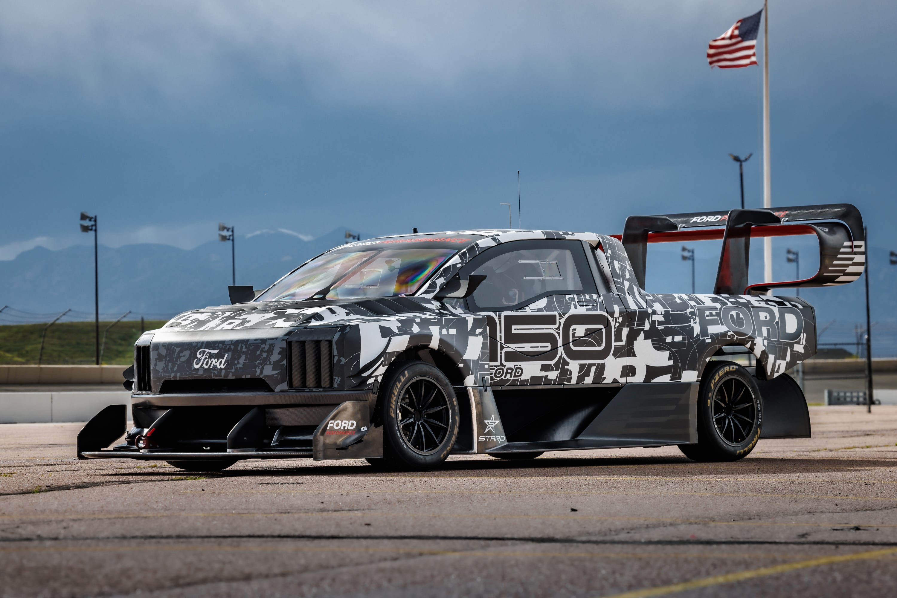 Ford F-150 Lightning Electric SuperTruck Looks Ready for Take-Off