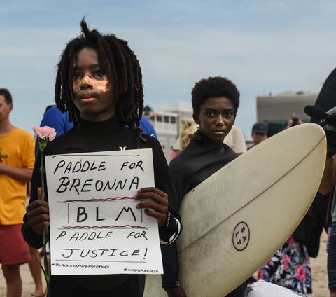 nyc black surfers association hold paddle out in honor of breonna taylor