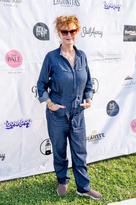 Susan Sarandon in a long jean jumpsuit at 76 years old