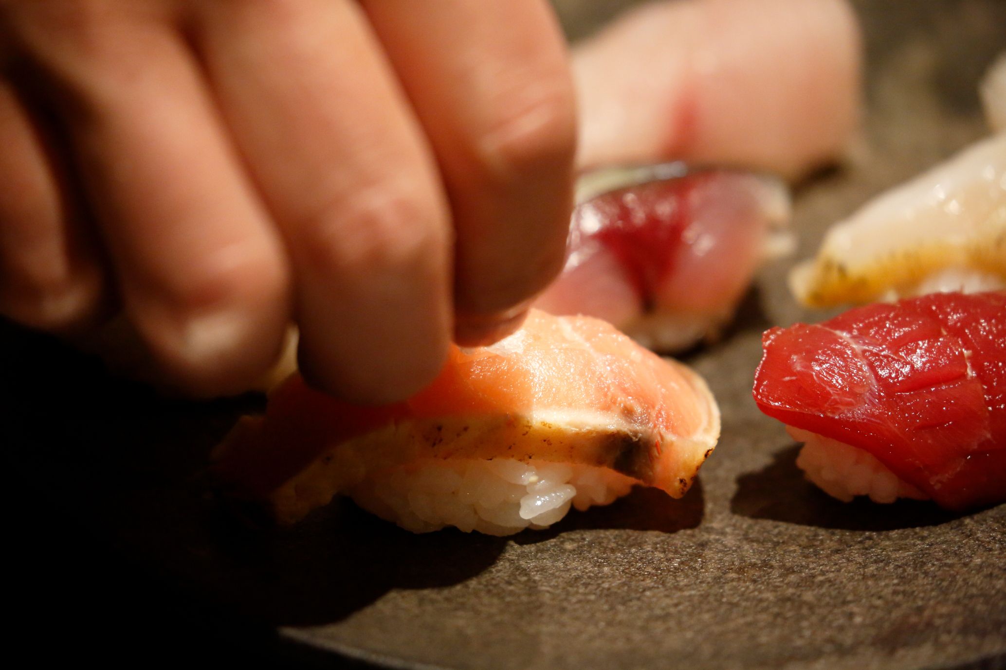 鮨きしん 地元の寿司好きに愛される名店の味を 風情あるにし茶屋街で