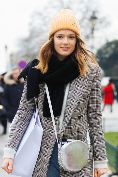 Street Style : Paris Fashion Week Womenswear Fall/Winter 2018/2019 : Day Three