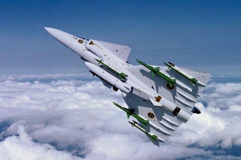 スウェーデン空軍パイロットに米軍エア メダルの授与 極秘 扱いの1987年の事件 スウェーデン空軍パイロットに米軍エア メダルの授与 極秘 扱いの1987年の事件