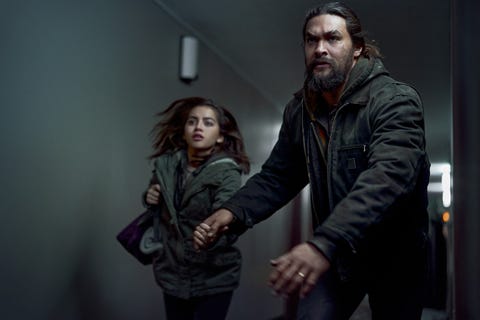 jason momoa as ray cooper and isabela merced as rachel in netflix's sweet girl