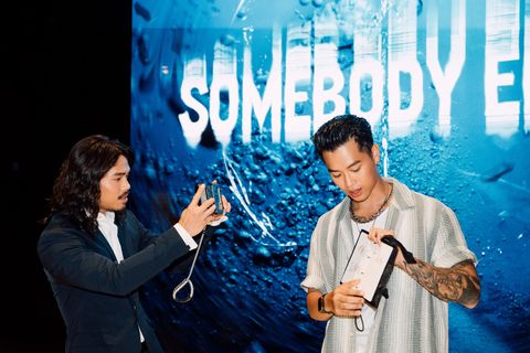 高爾宣新歌mv全程使用 iphone 13 水下拍攝！〈somebody else〉和哥哥「差點溺斃」、爸爸真情流露