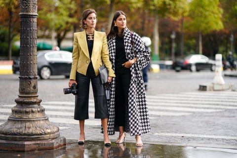 how much does a fashion designer make a month