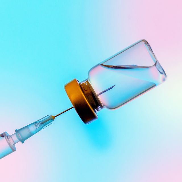syringe and coronavirus vaccine ワクチン　コロナ