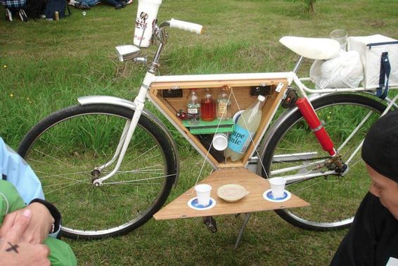 bike beer can holder