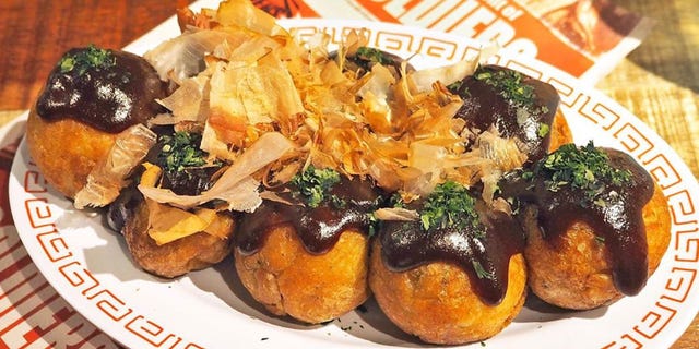 近未来sfをイメージしたアミューズメントたこ焼き酒場 Tako Busters タコバスターズ って Elle Gourmet エル グルメ