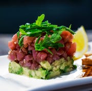 Tartar de atún rojo con aguacate tartar de atún rojo con aguacate