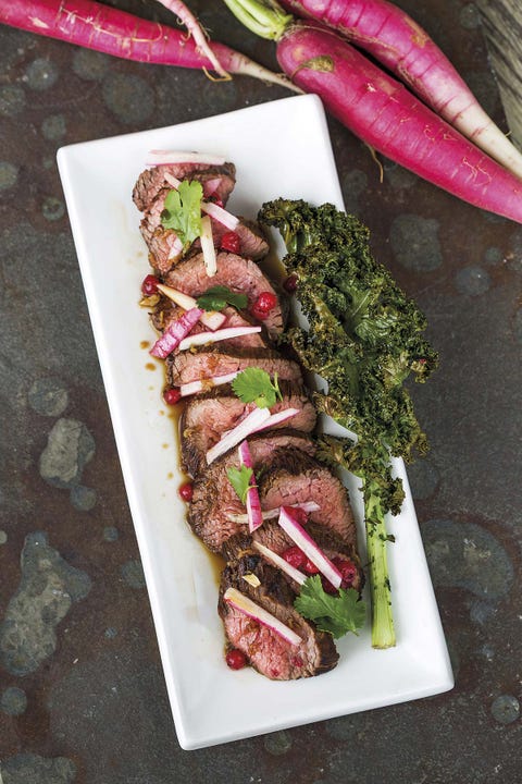 Tataki de ternera con chips de kale tataki de ternera con chips de kale
