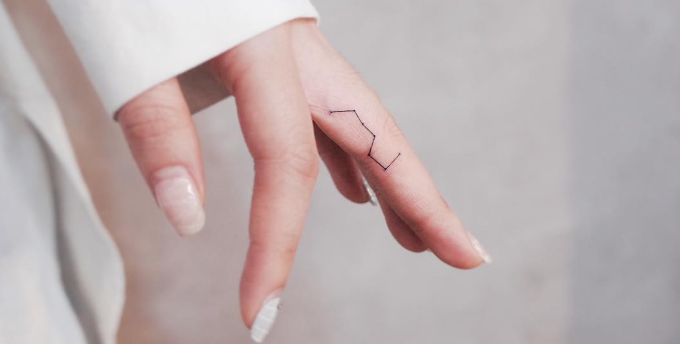 Nieuw Dit is waarom een kleine tattoo op je vinger geen goed idee is CO-78