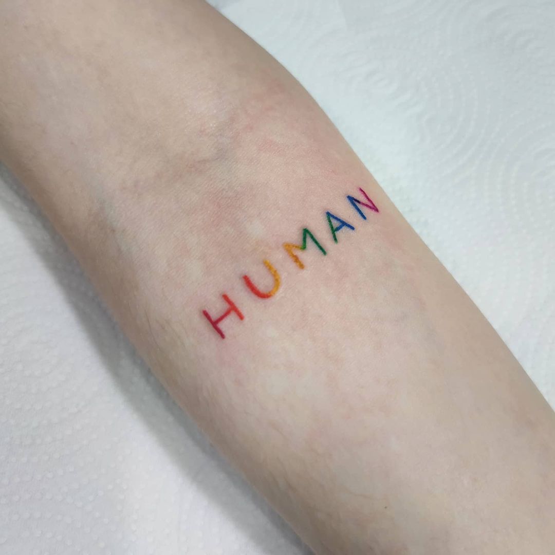 15 tatuajes 'queer' y arcoíris para celebrar el Orgullo