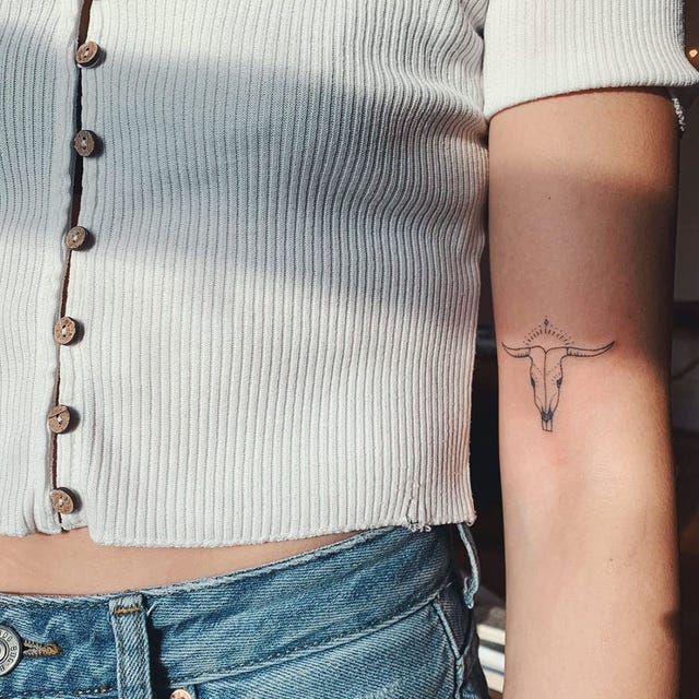 Tatuajes discretos de inspiración lineal que te fliparán