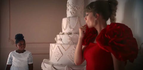 Swifty taylor stands next to the wedding cake in the music video I bet what do you think of me