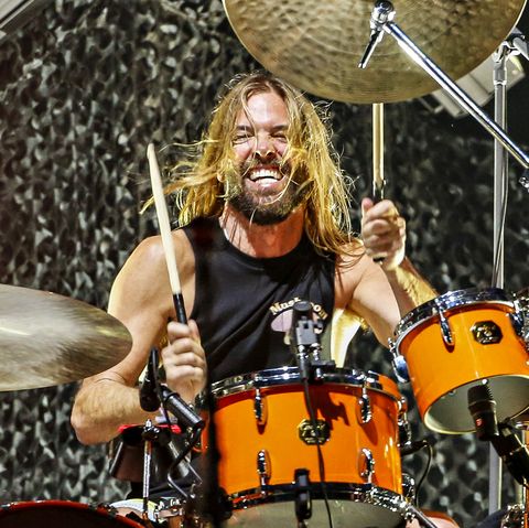 taylor hawkins playing drums for foo fighters