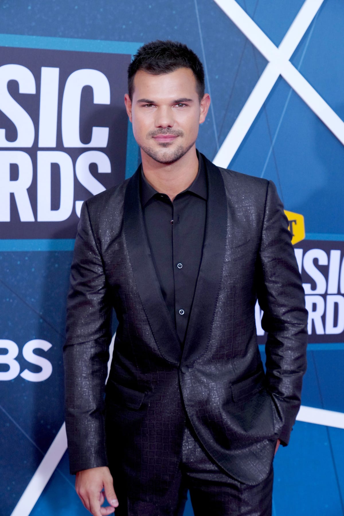 Was there an ‘Edward vs.  Jacob’ among the stars of ‘Twilight’?  Taylor Lautner has spoken