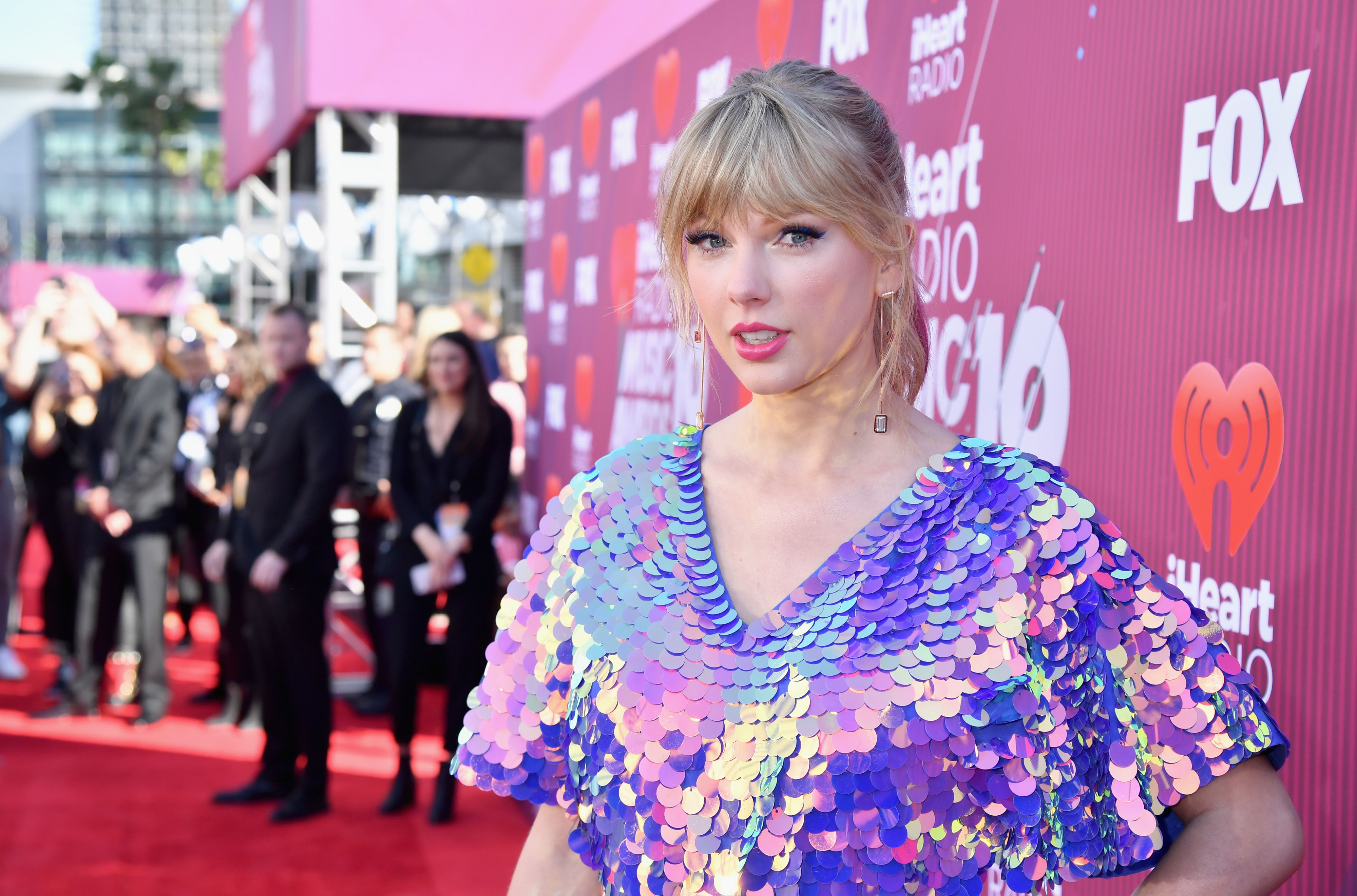 Flipboard: Taylor Swift’s Affordable Mermaid Romper from the iHeartRadio Awards is ...4000 x 2643
