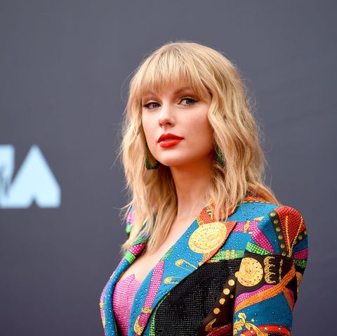 Taylor Swift Wont Talk To Scooter Braun Amid The Amas Drama