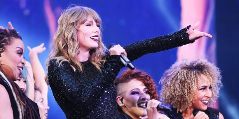 Taylor Swift Falls At East Rutherford Reputation Concert