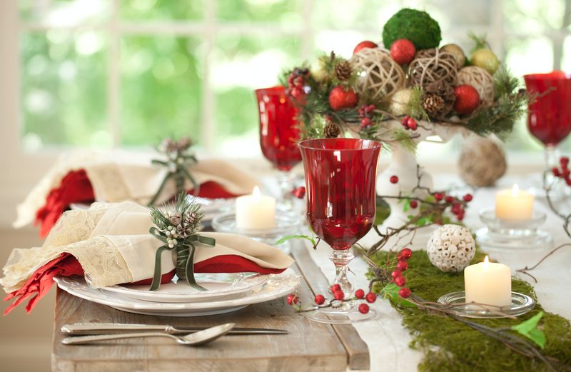 23 Elegant Christmas Table Setting Ideas to Use This Holiday Season