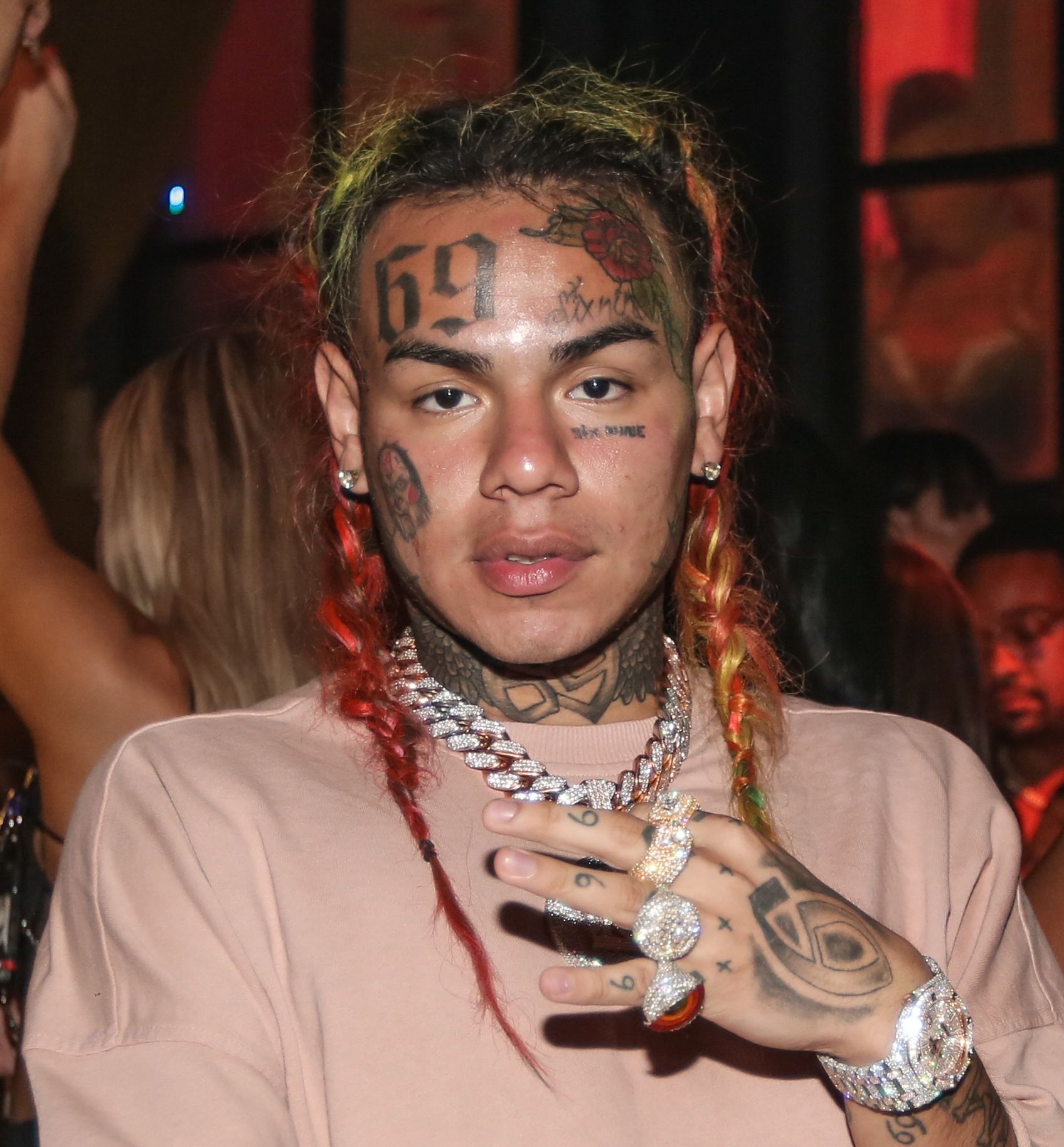 6ix9inr Girlfriend