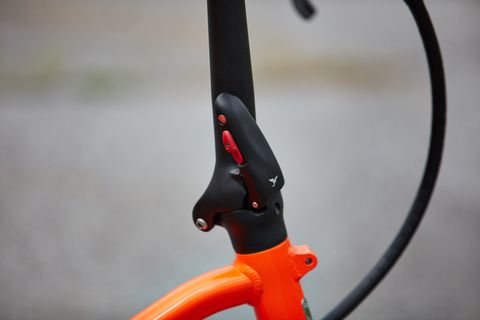 Bicycle part, Bicycle frame, Bicycle fork, Rim, Bicycle, Vehicle, Bicycle wheel, Wire, Road bicycle, Bicycle handlebar, 