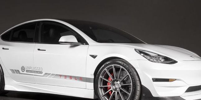 Koenigsegg Is Making Aftermarket Carbon-Fiber Parts for Teslas