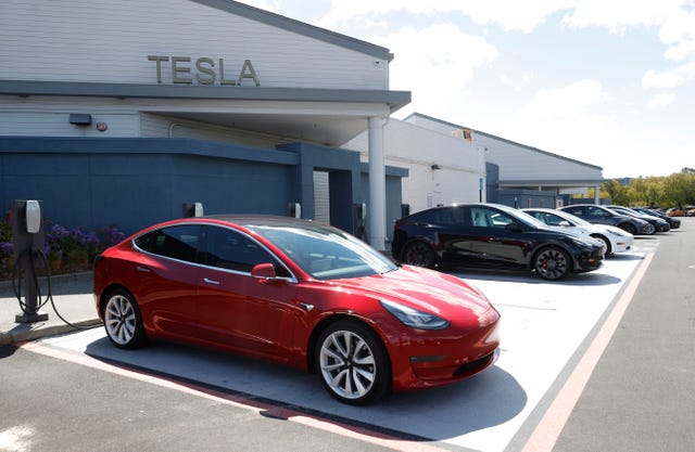 NHTSA Investigating Tesla Autopilot Crashes with First Responders