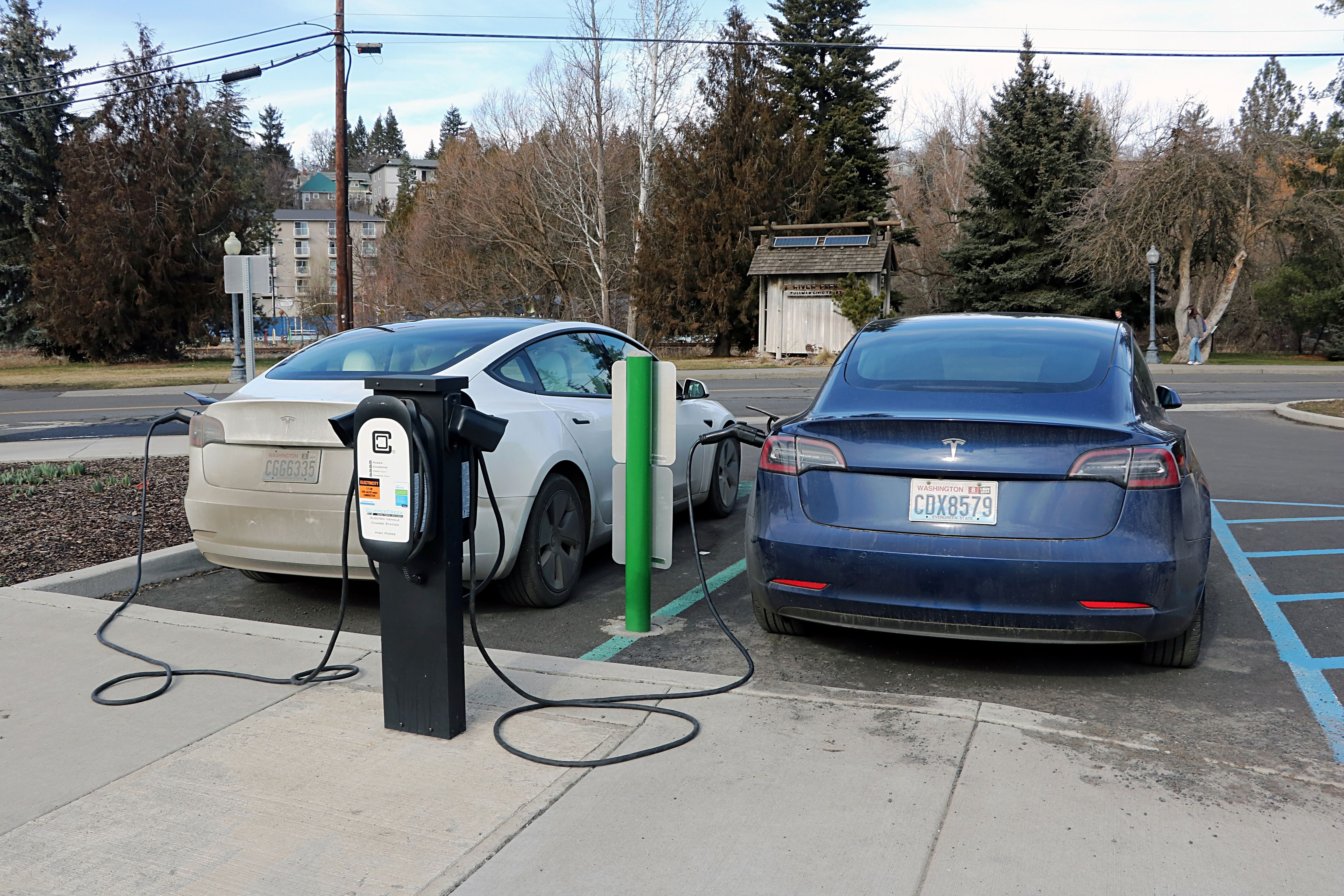 White House Touts Charging Gains, but Real Gaps Remain