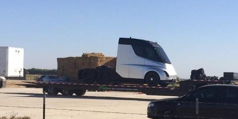Tesla Semi Truck First Photos Of Elon Musk S New Image