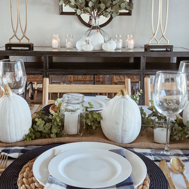 thanksgiving decorations, thanksgiving table setting with pumpkins and greenery