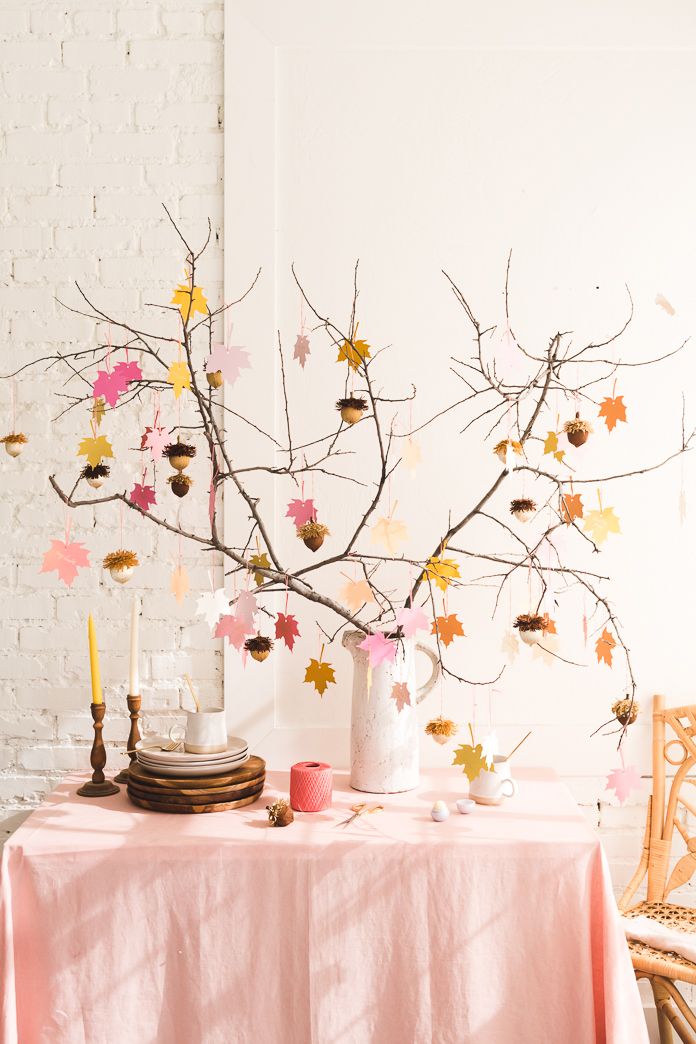 Decorul zilei Thanksgiving-decorations-gratitude-tree-acorn-favors-1541693202