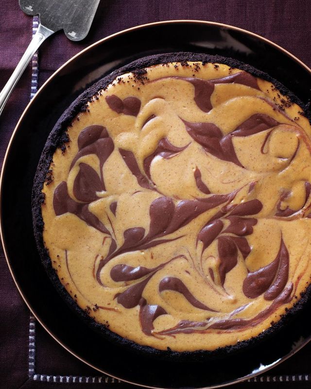 swirled pumpkin and chocolate cheesecake