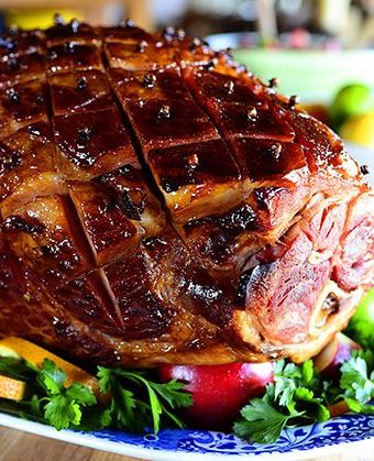 ree's glazed ham on parsley bed