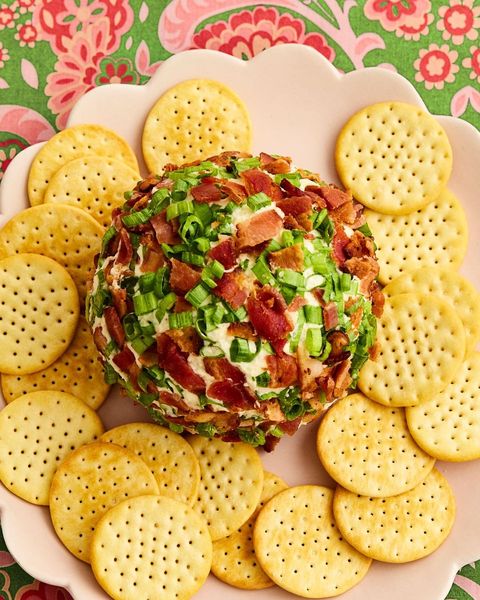 bacon lovers thanksgiving menu bacon cheeseball with crackers