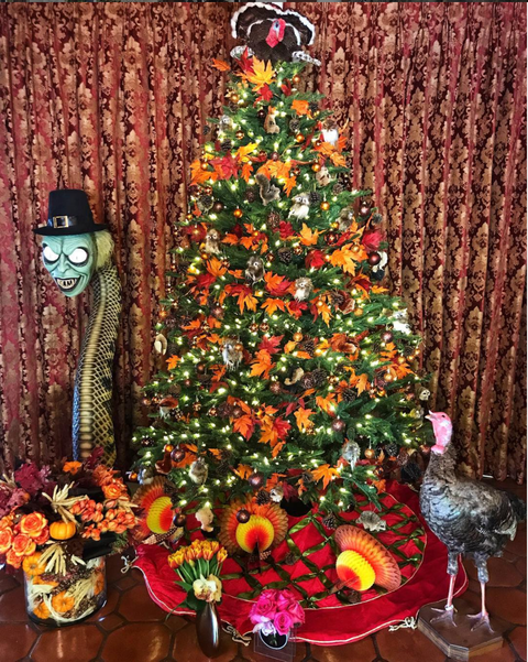 lydia hearst och chris Hardwicks thanksgiving tree