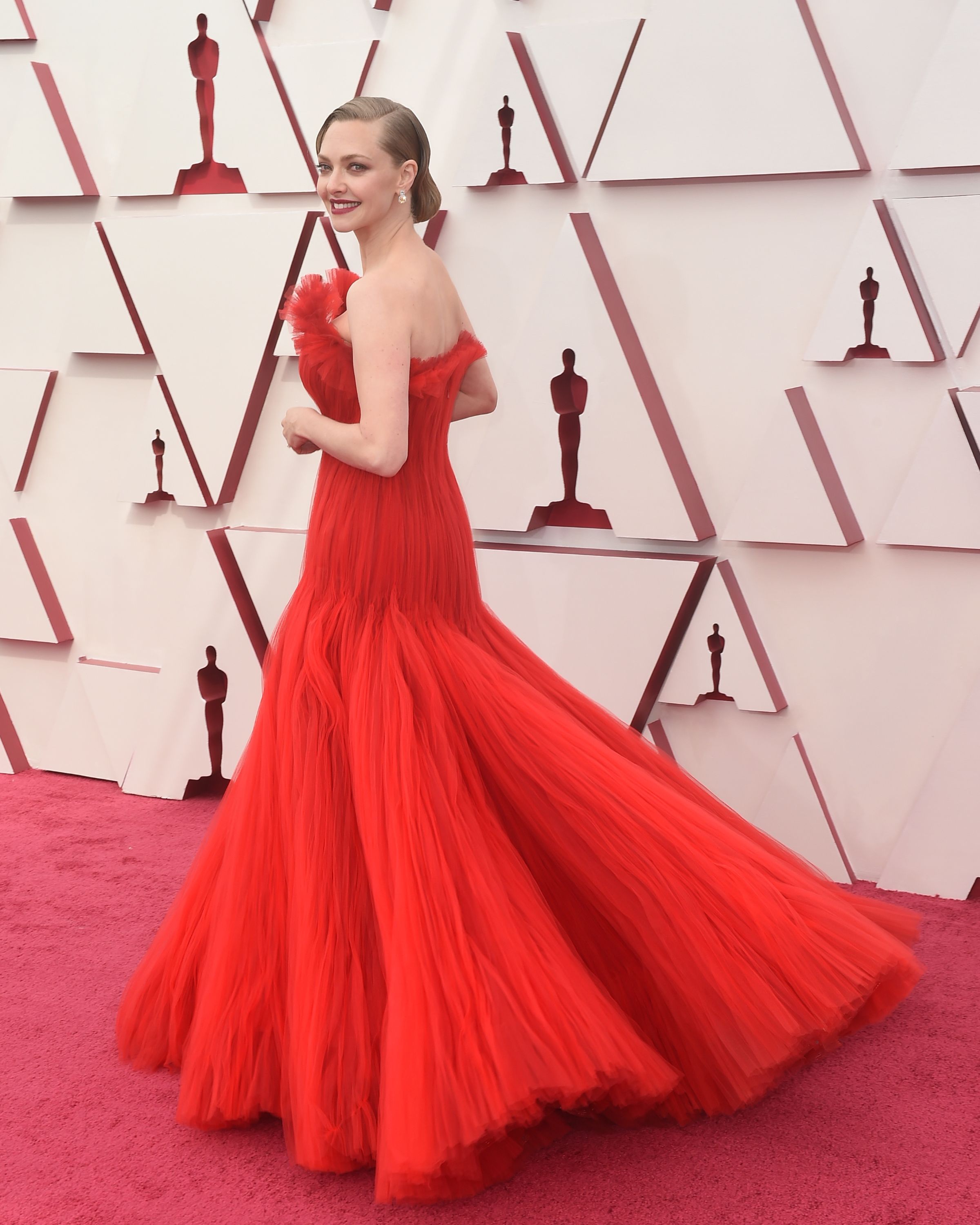 amanda seyfried red dress