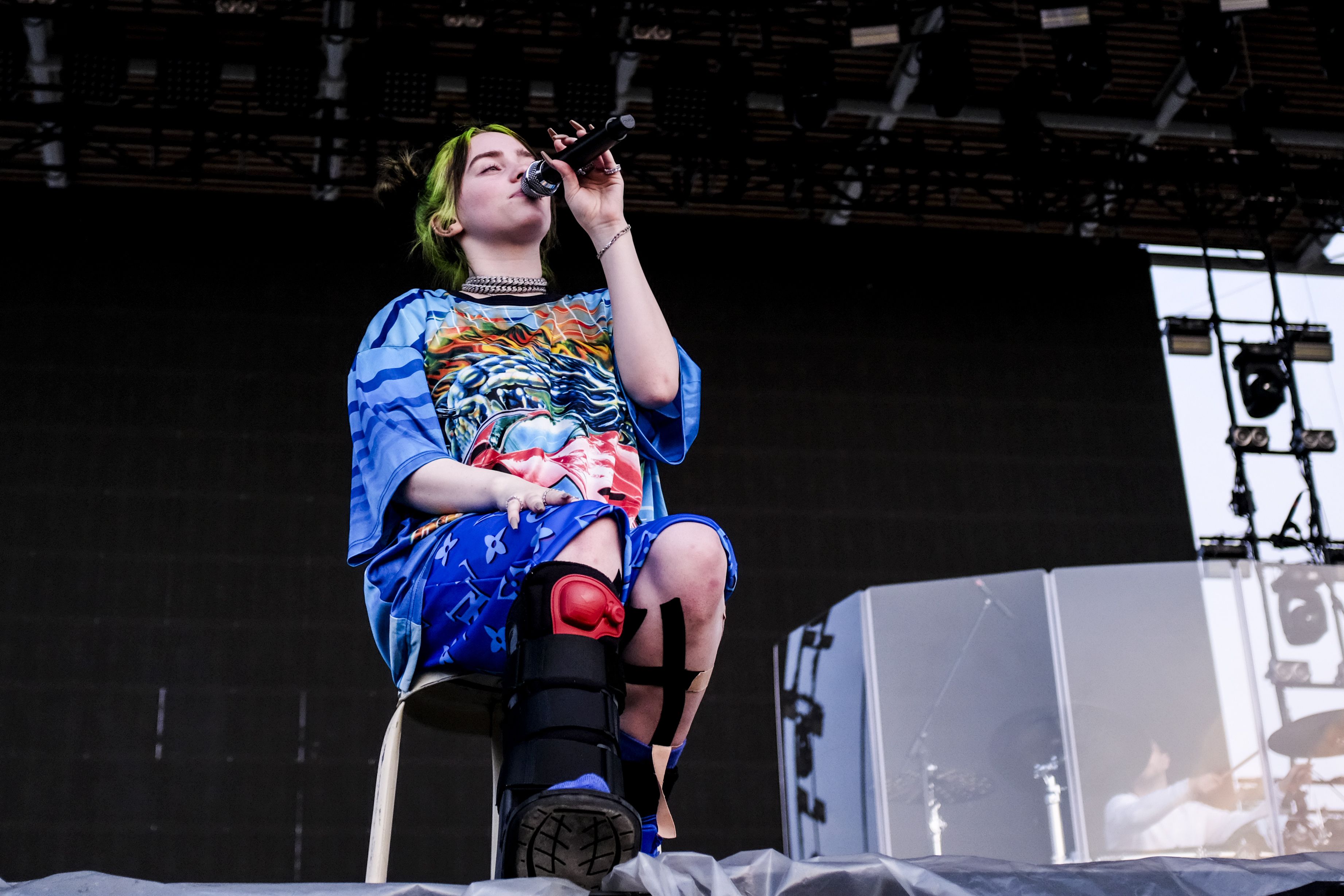 Billie Eilish Was In So Much Pain She Ran Off Stage Crying - Billie ...