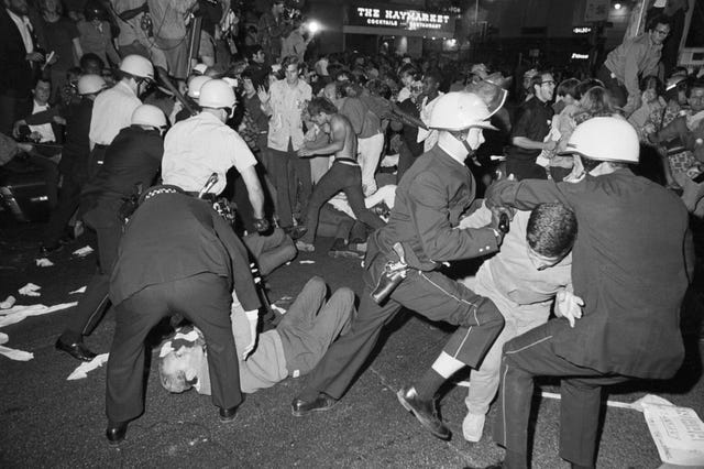 protesta contro la guerra su michigan avenue